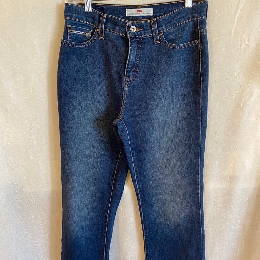 LEVI’S Boot Cut 512, Perfectly Slimming